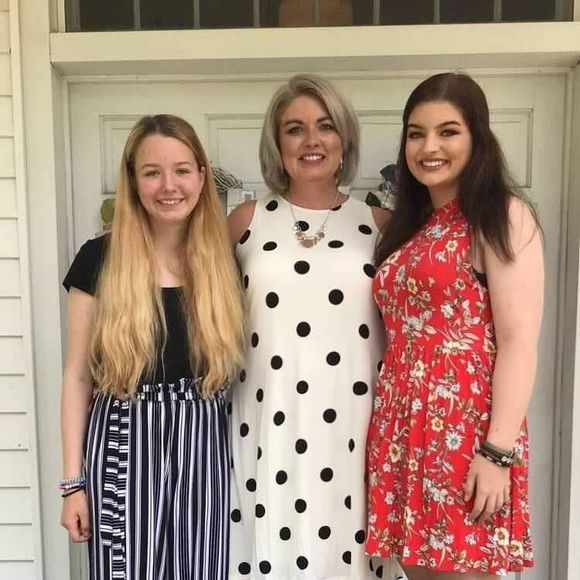 Meet your Posher, Amanda - Picture 1 of 1